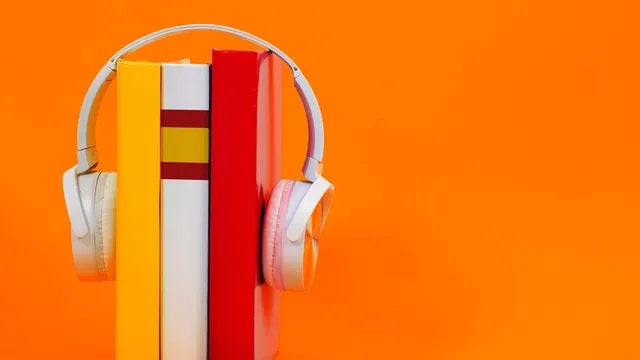 aprender español, auriculares y libros de texto