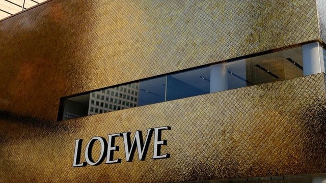 fotografía de una tienda de Loewe como flagship store