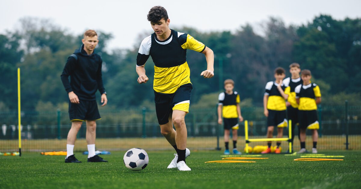 Ejercicios de fútbol - Sesiones de entrenamiento profesional y de fútbol  base