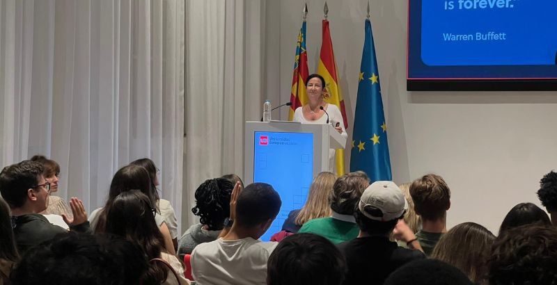 foto presidenta fundación.jpg