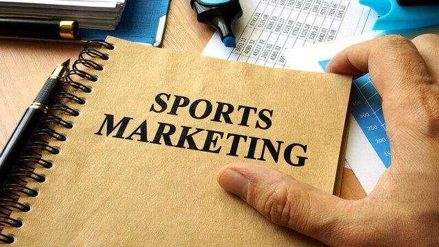 libreta con "sports marketing" escrito en la portada