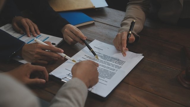 reunión de un equipo de abogados