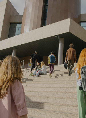 Camina con una universidad que mira contigo al futuro | Universidad Europea