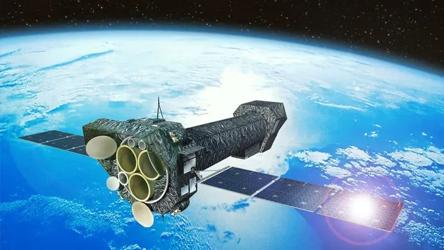 Tierra espacial y satélite en órbita para vigilancia, comunicación e investigación mundial