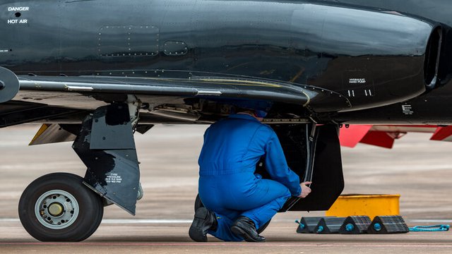 ¿Cuánto gana un ingeniero aeronáutico?