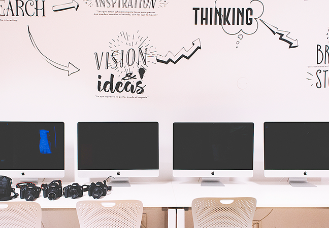 Ordenadores del laboratorio publicitario de la Universidad Europea de Canarias