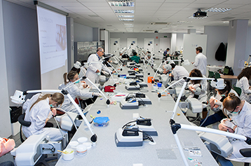 Laboratorio de simuladores Odontolog&iacute;a precl&iacute;nica Universidad Europea de Madrid