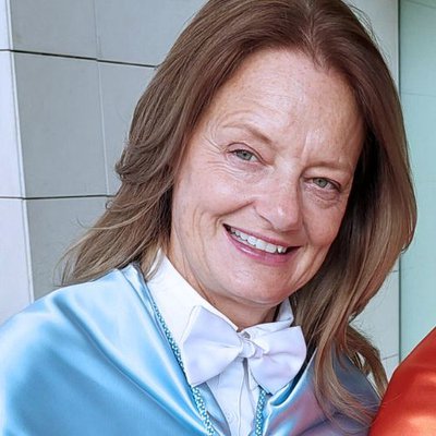 lynn-summerfield-profesor.width-500x500.format-jpg.jpg