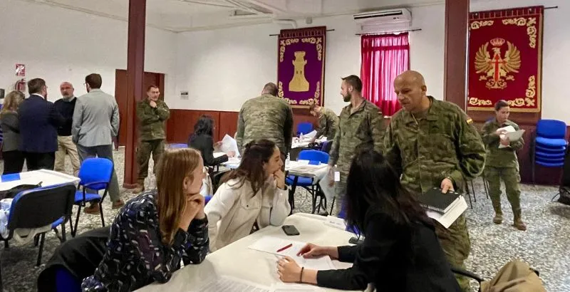 mesas estudiantes y militares 2.jpg