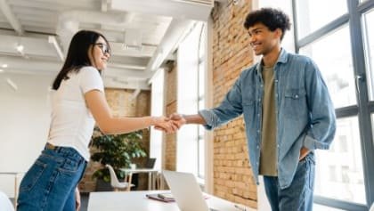 ¿Cómo pueden los jóvenes integrarse más fácilmente al mundo laboral?