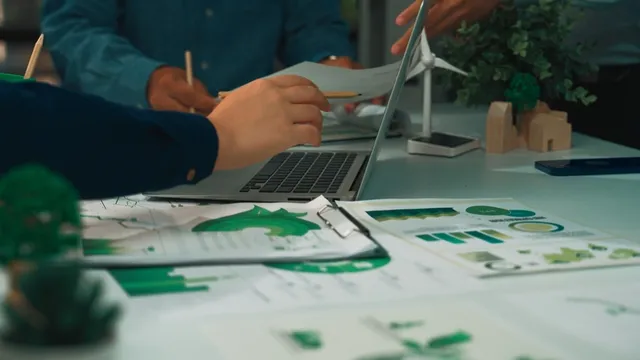 reunión de sostenibilidad en una oficina moderna