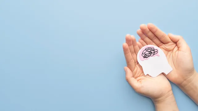 manos que cuidan la salud mental