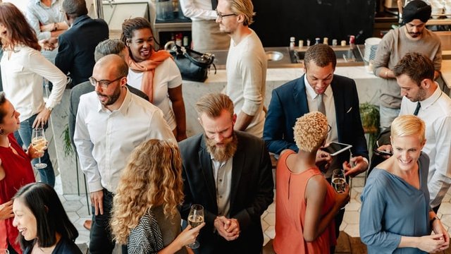 evento social congrega a un grupo de personas