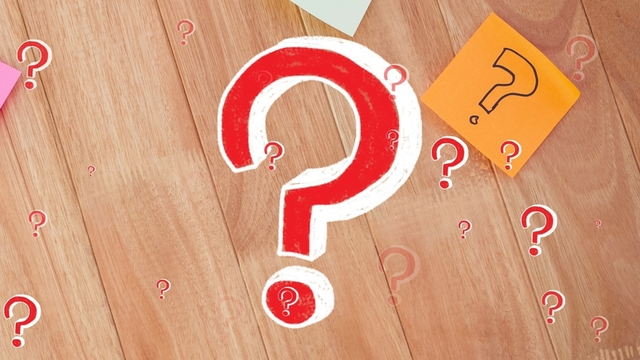 signos de interrogación rojos sobre post its